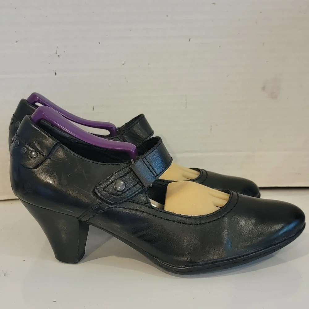 BORN BLACK LEATHER 2-1/2" PUMPS HEELS (sz 7)